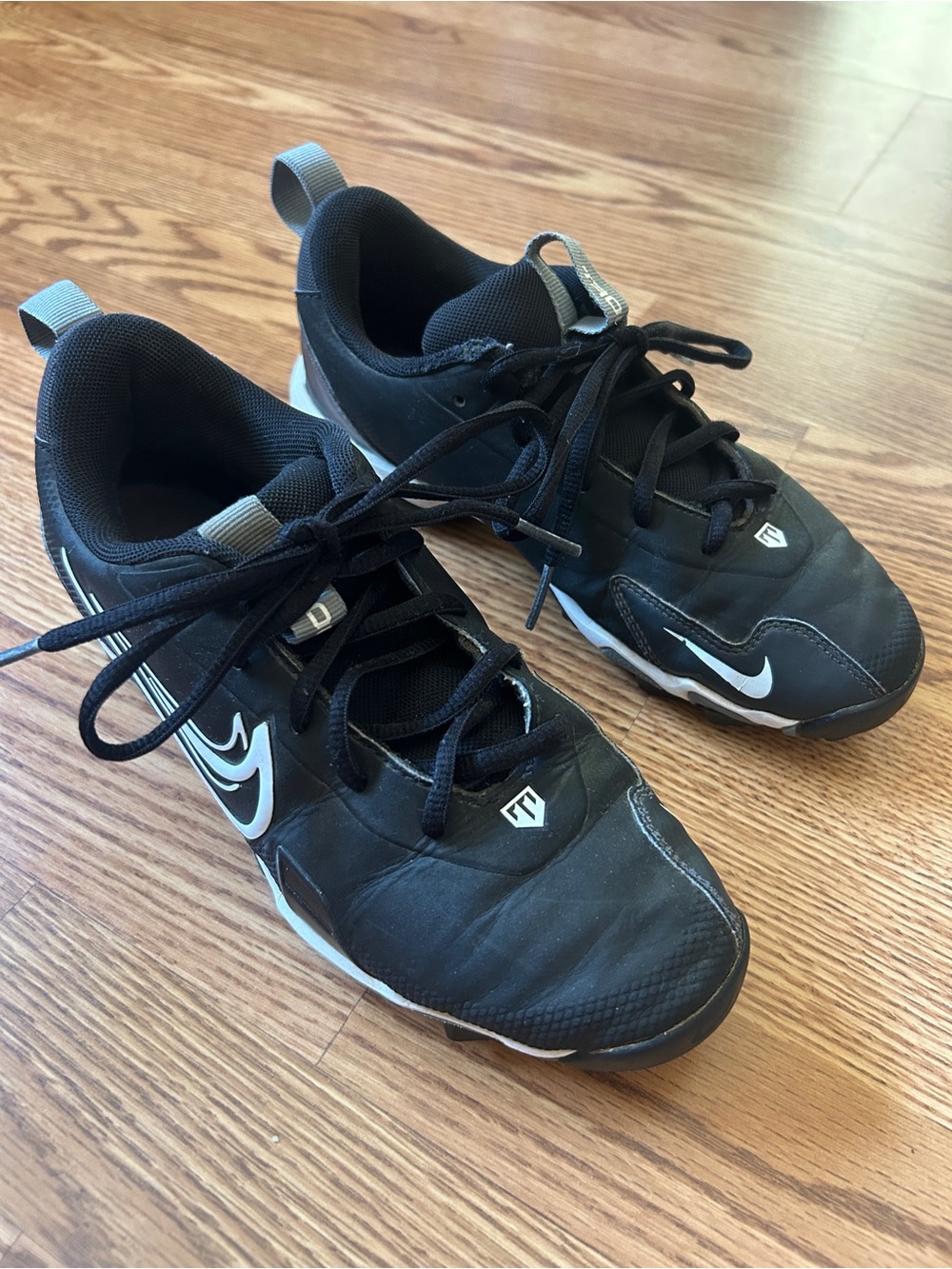 Nike Kids Black and White Low-Top cleats